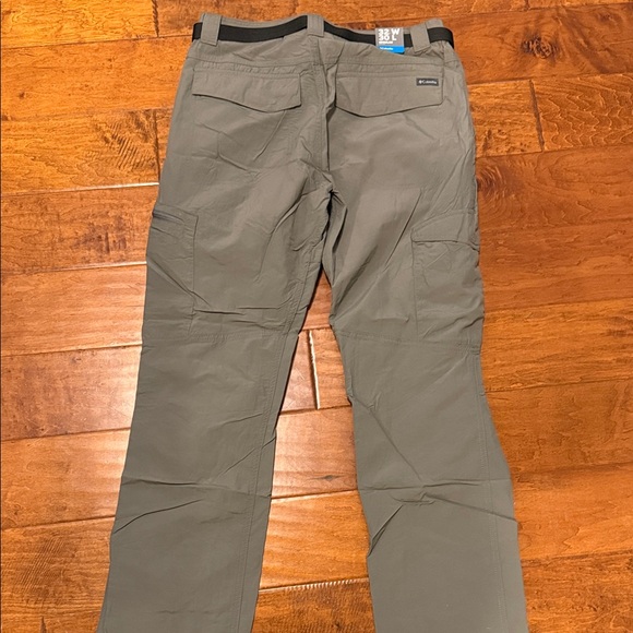 Men's Columbia Gray Cargo Pants - Picture 5 of 5